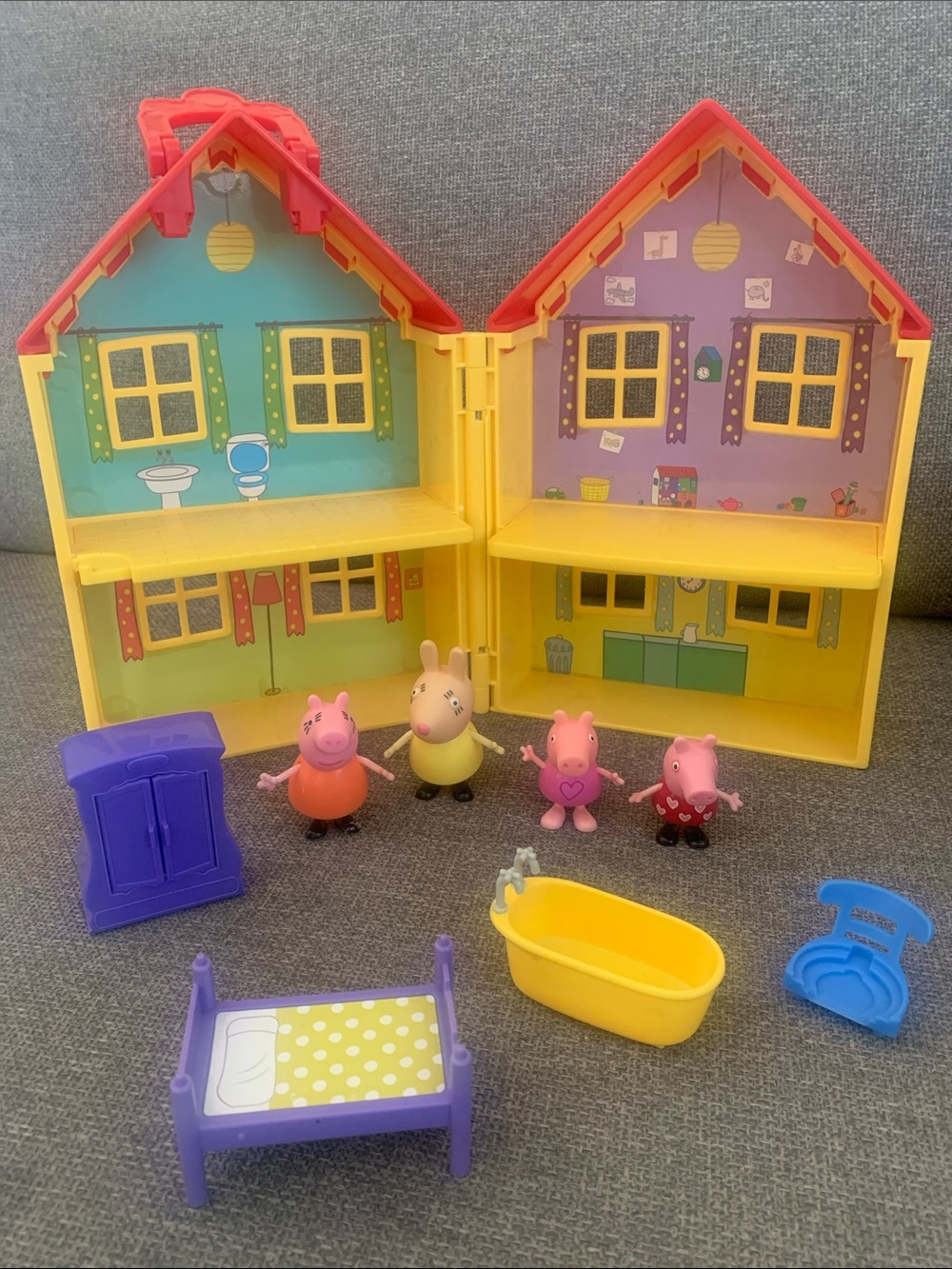 Peppa Pig Foldable Dollhouse Playset with Furniture and Figures